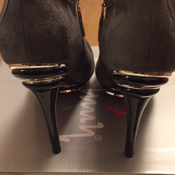 Suede like grey stylish stiletto booties - Picture 4 of 7